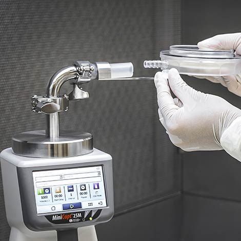 plugging in a Biocapt single use to the minicapt mobile with adapter